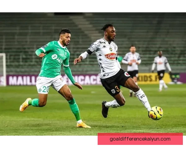 圣埃蒂安主帅风格受到关注，战术理念日渐显露团队竞争力增强